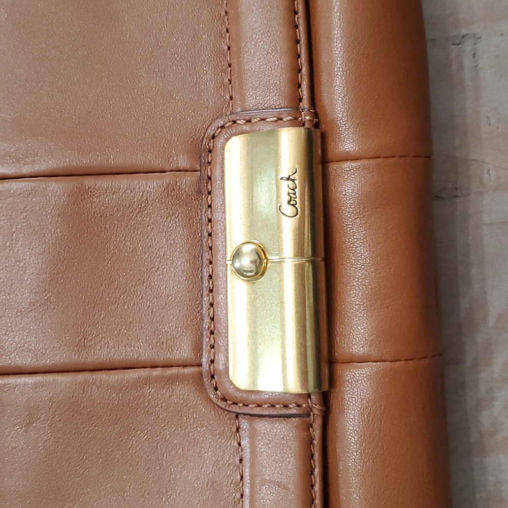 Light brown leather Coach wristlet clutch - Picture 2 of 5